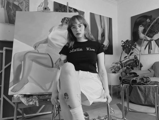 Mónica Loya: La pintora mexicana que captura la fragilidad emocional con trazos surrealistas